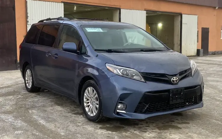 Toyota Sienna 2014 годаfor8 700 000 тг. в Актау