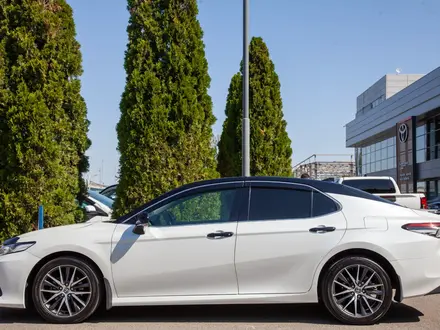 Toyota Camry 2021 года за 12 600 000 тг. в Алматы – фото 3