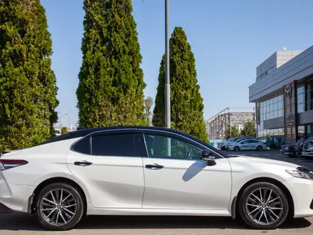 Toyota Camry 2021 года за 12 600 000 тг. в Алматы – фото 8