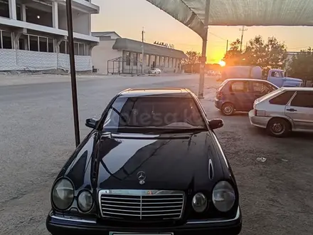 Mercedes-Benz E 230 1997 года за 2 900 000 тг. в Жетысай