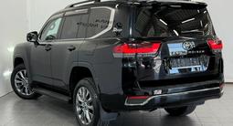 Toyota Land Cruiser Premium 2022 года за 52 500 000 тг. в Астана – фото 2