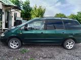 Volkswagen Sharan 1995 годаүшін1 450 000 тг. в Караганда