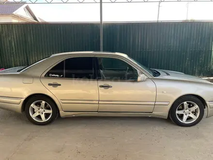 Mercedes-Benz E 320 1998 года за 4 000 000 тг. в Кызылорда – фото 4