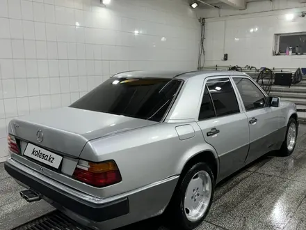 Mercedes-Benz E 500 1990 года за 5 345 454 тг. в Петропавловск – фото 4