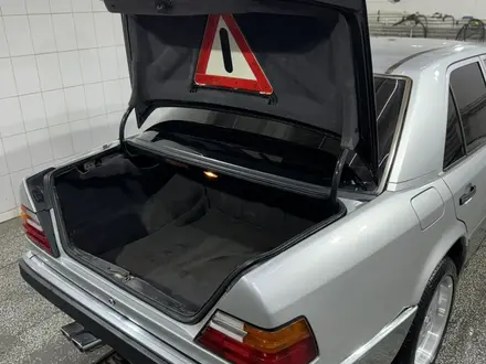 Mercedes-Benz E 500 1990 года за 5 345 454 тг. в Петропавловск – фото 19