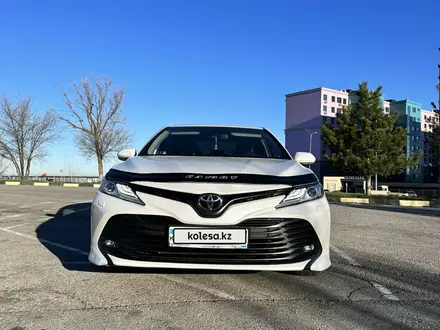 Toyota Camry 2019 года за 13 900 000 тг. в Шымкент – фото 2