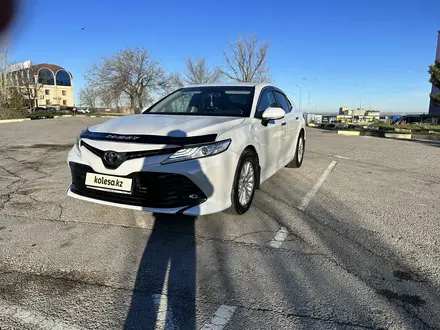 Toyota Camry 2019 года за 13 900 000 тг. в Шымкент – фото 3