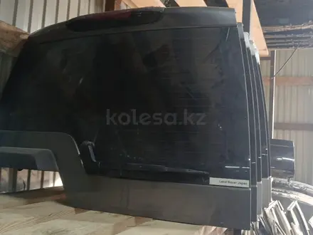 Крышка багажника Land Rover Range Rover Discovery 4 за 1 999 тг. в Алматы