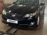 Toyota Camry 2014 года за 9 500 000 тг. в Актобе – фото 3