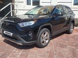 Toyota RAV4 2021 года за 14 900 000 тг. в Алматы – фото 2