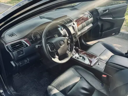Toyota Camry 2014 года за 9 100 000 тг. в Семей – фото 11