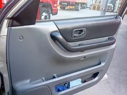 Honda CR-V 1996 года за 3 000 000 тг. в Алматы – фото 12