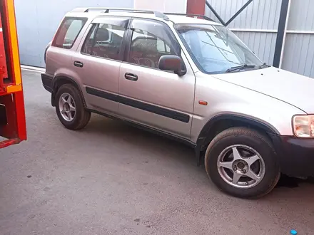 Honda CR-V 1996 года за 3 000 000 тг. в Алматы – фото 24