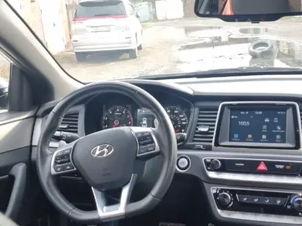 Hyundai Sonata 2017 годаүшін10 500 000 тг. в Усть-Каменогорск – фото 9
