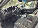 Volkswagen Touareg 2008 года за 6 000 000 тг. в Шымкент – фото 2