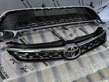 Комплект решеток вверх низ на TOYOTA CAMRY EXCLUSIVE Хромированные за 65 000 тг. в Алматы