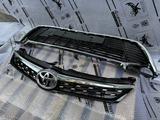Комплект решеток вверх низ на TOYOTA CAMRY EXCLUSIVE Хромированные за 65 000 тг. в Алматы – фото 2