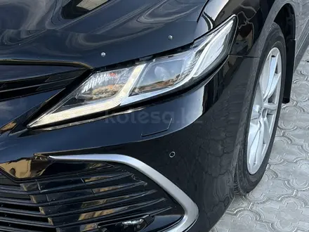 Toyota Camry 2021 года за 13 500 000 тг. в Актау – фото 14