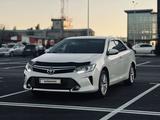 Toyota Camry 2017 года за 11 600 000 тг. в Шымкент – фото 3