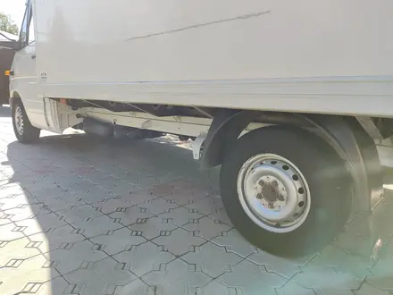 Mercedes-Benz  Sprinter 2006 года за 11 000 000 тг. в Алматы – фото 18