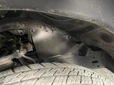 Брызговики подкрылки фендера защита моторного отсека Toyota Hilux. за 18 000 тг. в Алматы – фото 4