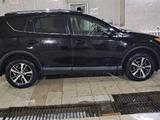 Toyota RAV4 2017 года за 12 000 000 тг. в Актобе – фото 5
