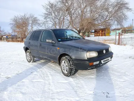 Volkswagen Golf 1993 года за 550 000 тг. в Тайынша – фото 3