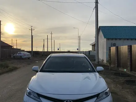 Toyota Camry 2018 года за 15 000 000 тг. в Атырау