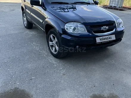 Chevrolet Niva 2015 года за 3 300 000 тг. в Атырау – фото 2