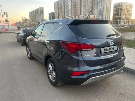 Hyundai Santa Fe 2018 года за 10 700 000 тг. в Астана – фото 2