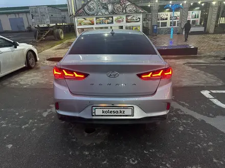 Hyundai Sonata 2019 года за 7 800 000 тг. в Шымкент – фото 2