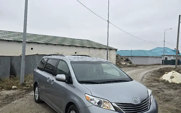 Toyota Sienna 2015 годаfor10 500 000 тг. в Атырау