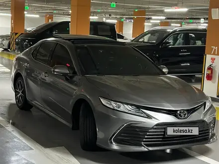 Toyota Camry 2023 года за 19 500 000 тг. в Алматы – фото 3