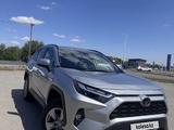 Toyota RAV4 2024 года за 18 500 000 тг. в Актобе
