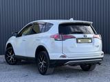 Toyota RAV4 2017 года за 11 750 000 тг. в Актобе – фото 4