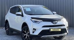 Toyota RAV4 2017 годаүшін11 750 000 тг. в Актобе – фото 3