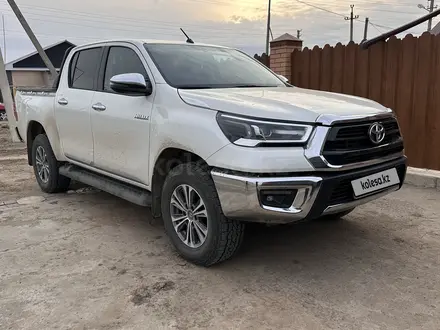 Toyota Hilux 2022 года за 21 000 000 тг. в Атырау