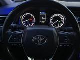 Toyota Camry 2019 года за 13 800 000 тг. в Астана – фото 2