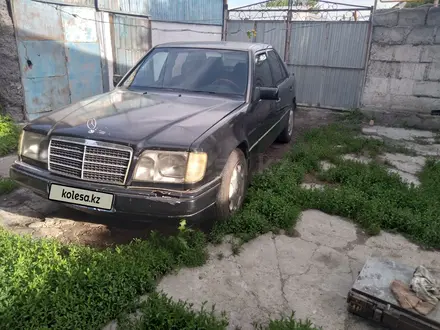 Mercedes-Benz E 220 1993 года за 1 700 000 тг. в Талдыкорган – фото 4