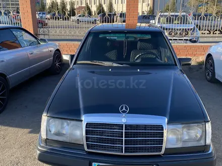 Mercedes-Benz E 260 1989 года за 1 800 000 тг. в Экибастуз