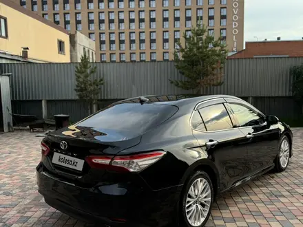 Toyota Camry 2018 года за 13 400 000 тг. в Астана – фото 6