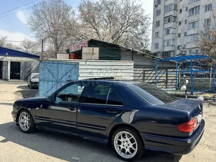 Mercedes-Benz E 230 1996 года за 2 500 000 тг. в Алматы – фото 3