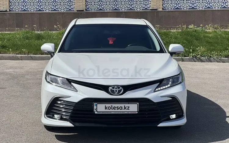 Toyota Camry 2021 года за 14 100 000 тг. в Тараз