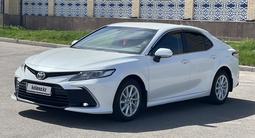 Toyota Camry 2021 года за 14 100 000 тг. в Тараз – фото 2