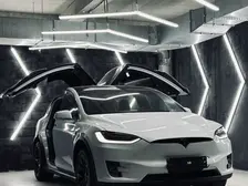 Tesla Model X, 2017