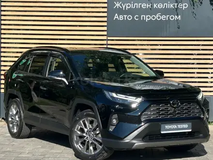 Toyota RAV4 Luxe+ 2023 года за 18 390 000 тг. в Алматы – фото 3