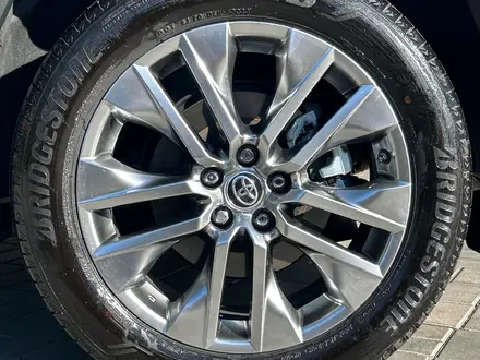 Toyota RAV4 Luxe+ 2023 года за 18 390 000 тг. в Алматы – фото 25