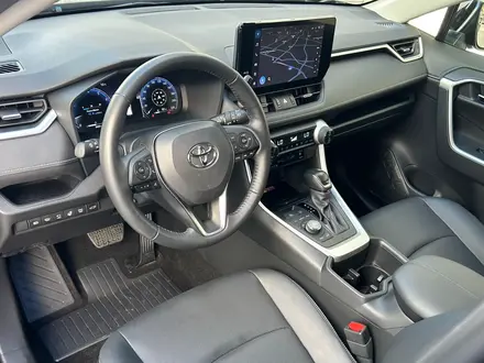Toyota RAV4 Luxe+ 2023 года за 18 390 000 тг. в Алматы – фото 14