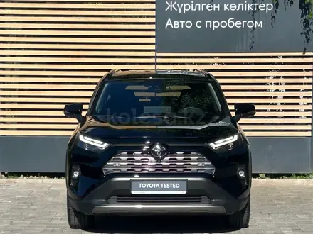 Toyota RAV4 Luxe+ 2023 года за 18 390 000 тг. в Алматы – фото 2