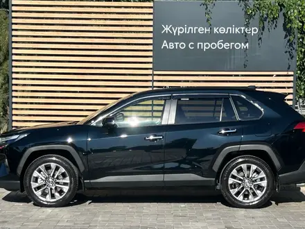 Toyota RAV4 Luxe+ 2023 года за 18 390 000 тг. в Алматы – фото 4